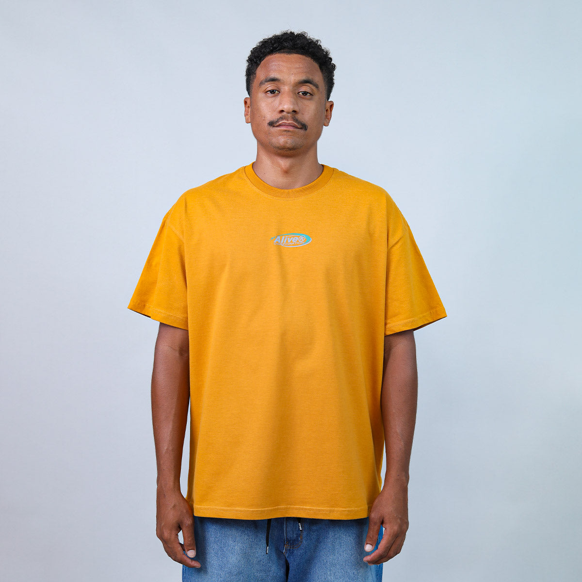 Camiseta Alive New Corporation Mostarda
