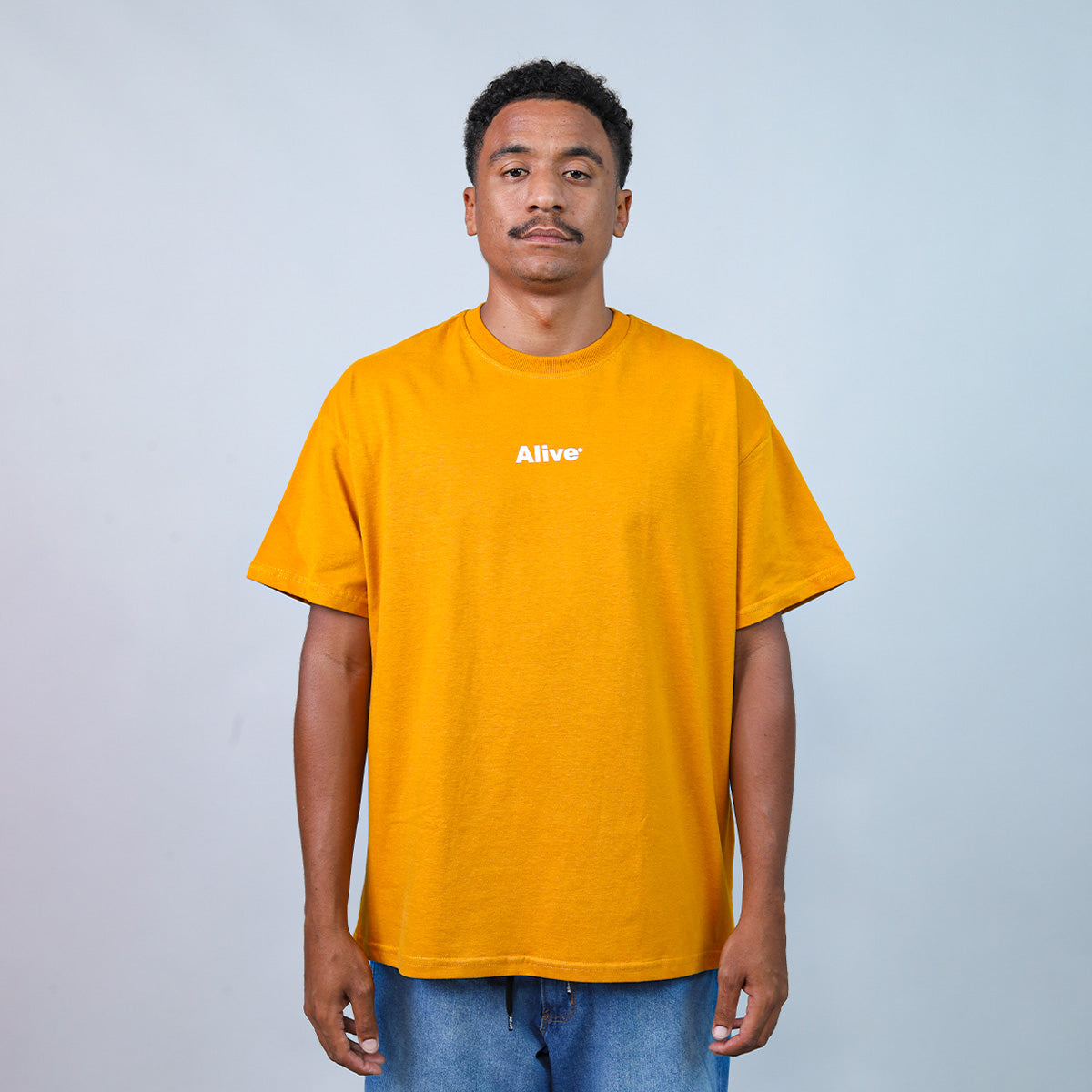 Camiseta Alive Basic Mostarda