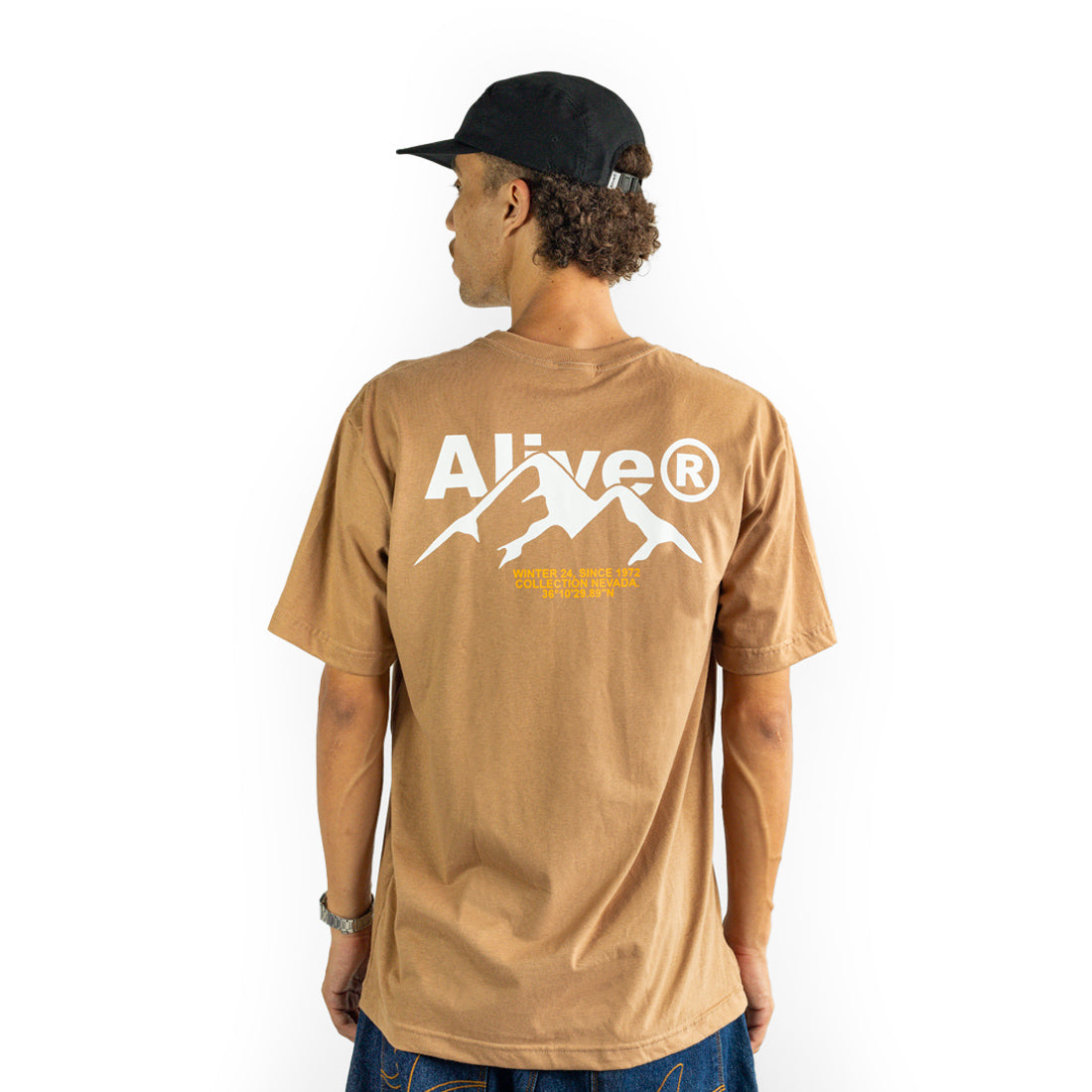 Camiseta Alive Mountain Marrom