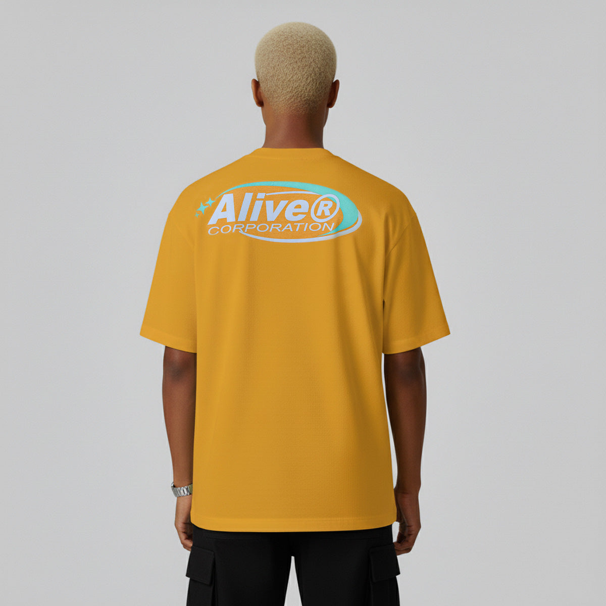 Camiseta Alive New Corporation Mostarda