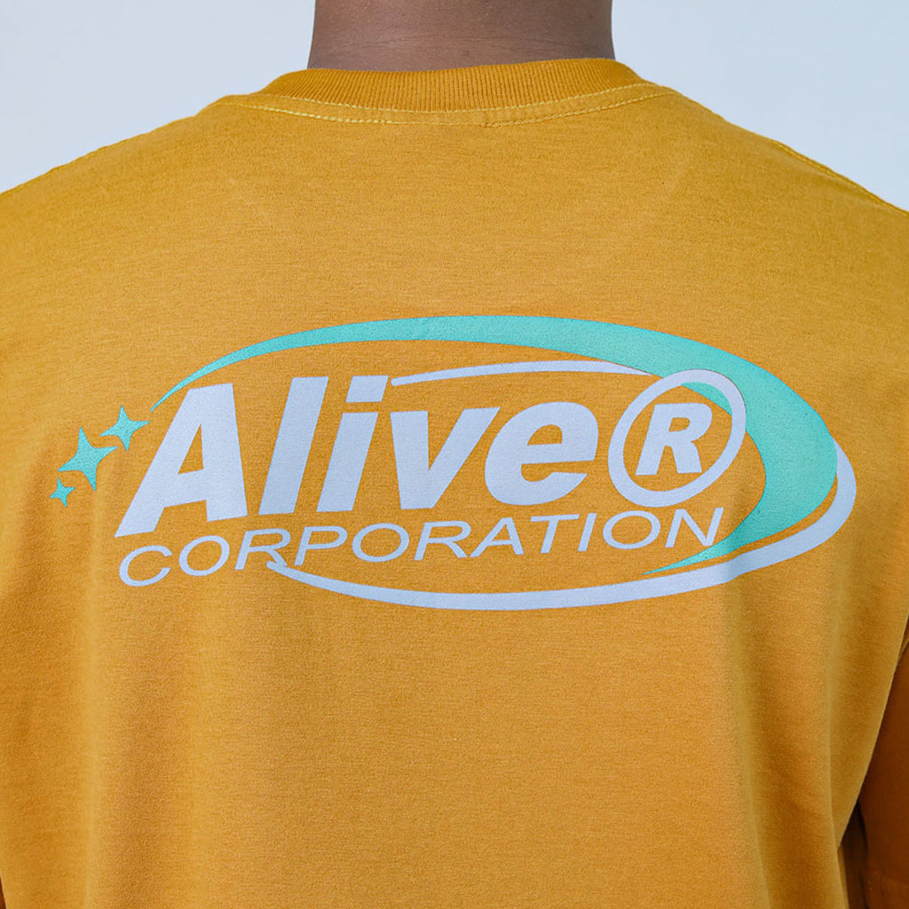 Camiseta Alive New Corporation Mostarda
