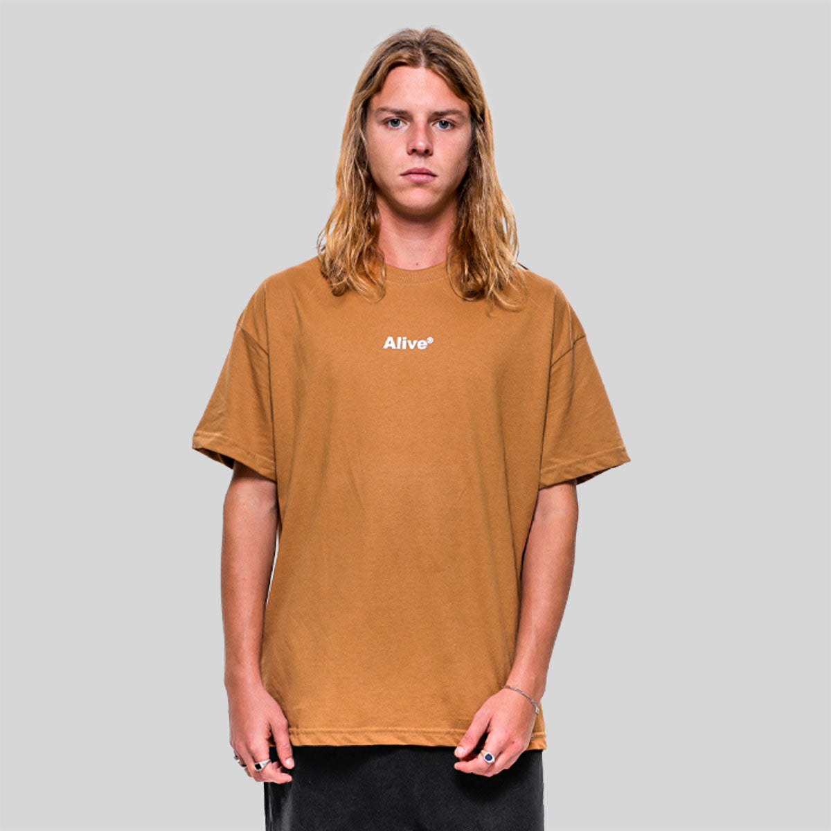 Camiseta Alive Clássica Basic Marrom