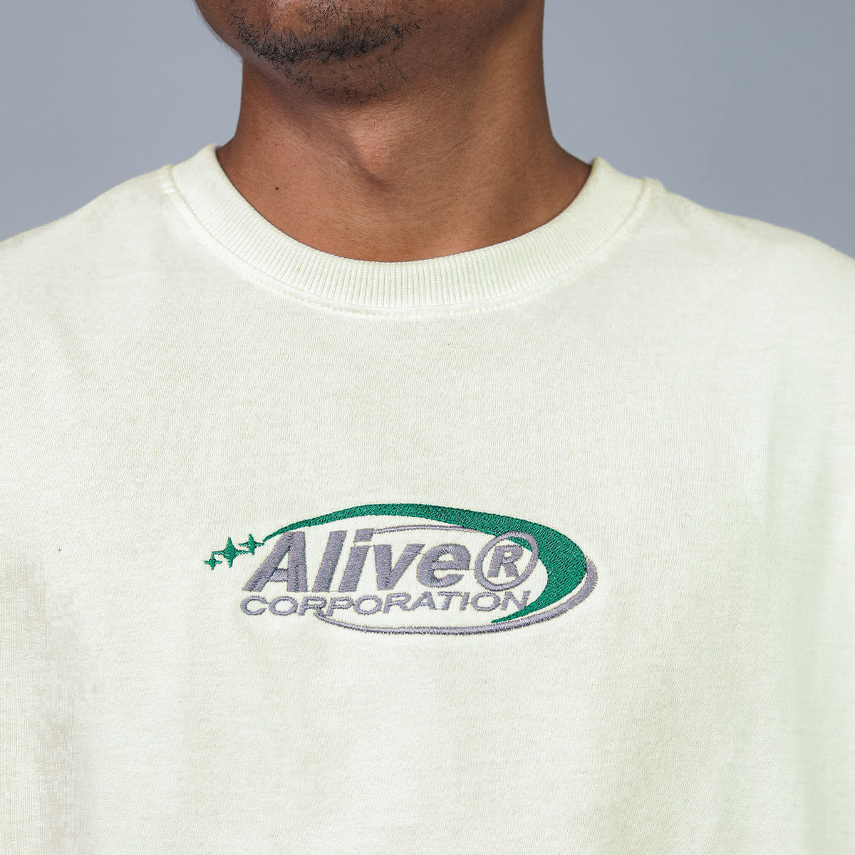 Camiseta Alive Oversized New Corporation Off White