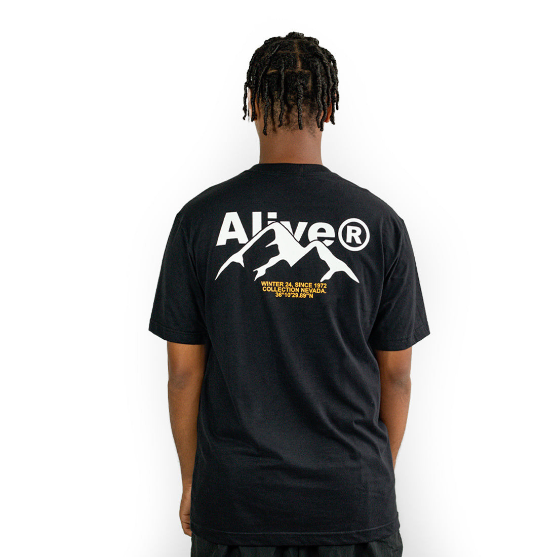 Camiseta Alive Mountain Preto