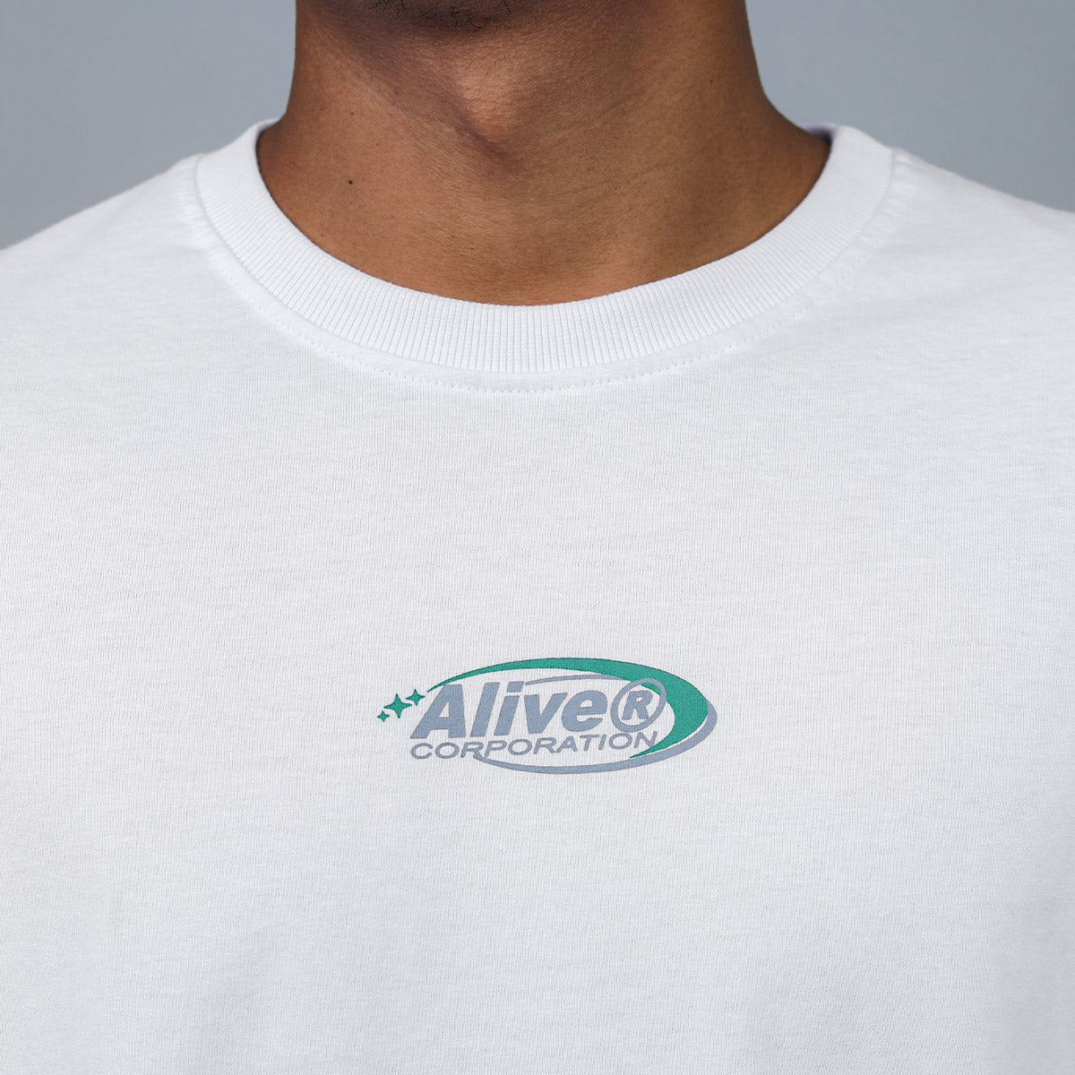 Camiseta Alive New Corporation Branco