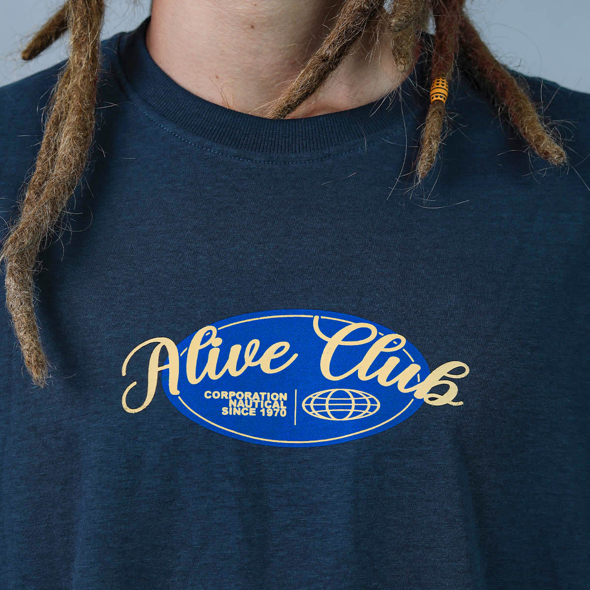 Camiseta Alive Globe Azul Marinho