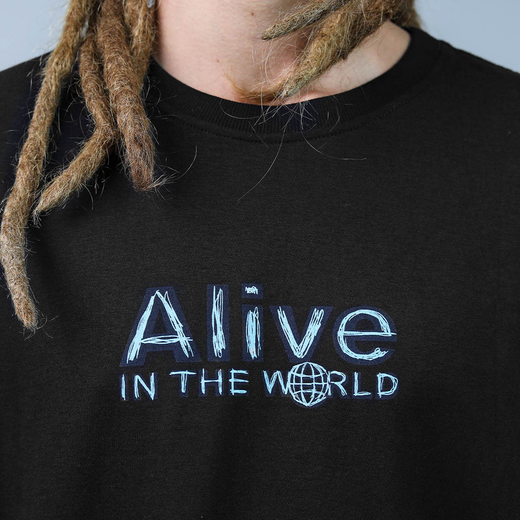 Camiseta Alive In The World Preto