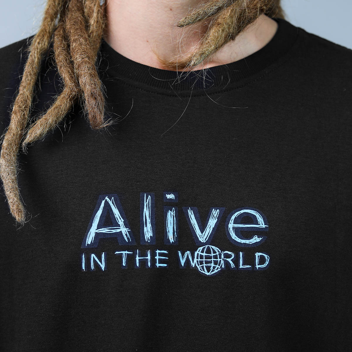 Camiseta Alive In The World Preto