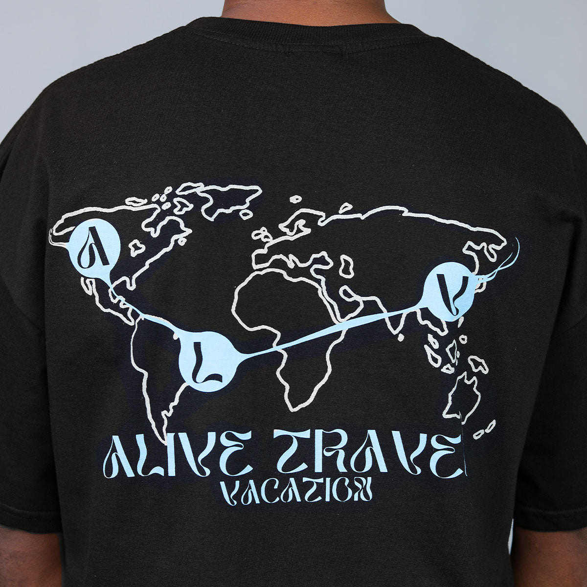 Camiseta Alive Oversized Essencial Vacation Preto