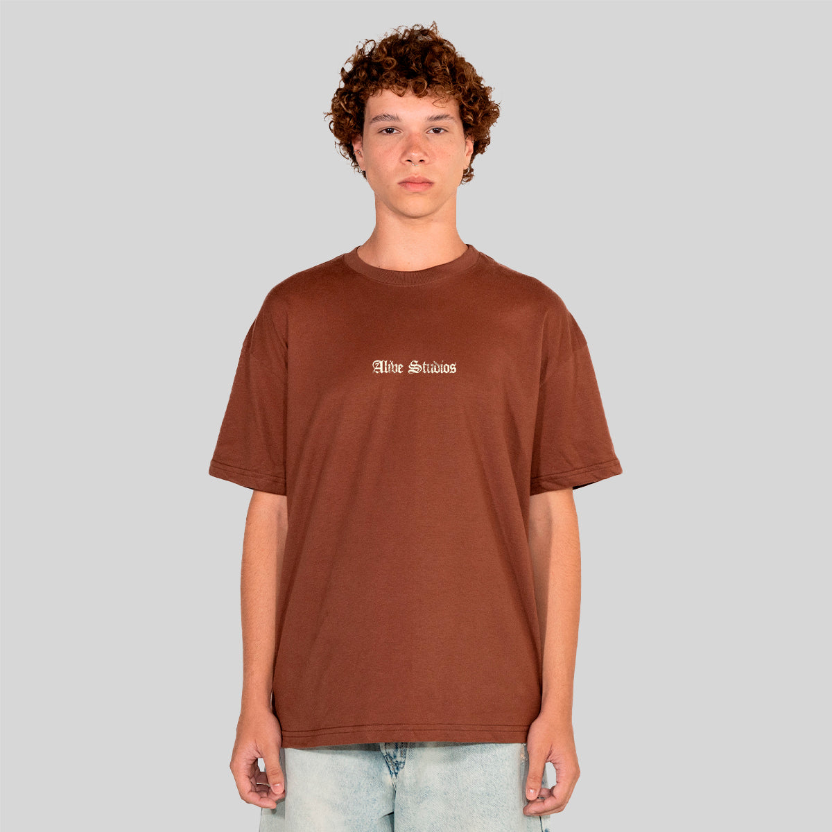 Camiseta Alive Clássica Vinil Marrom