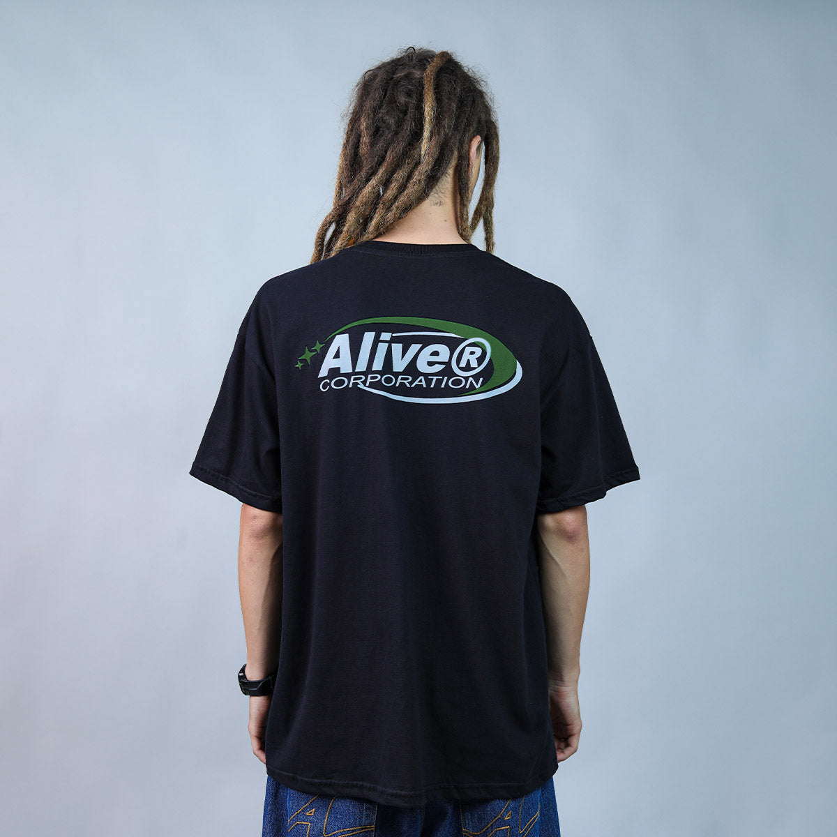 Camiseta Alive New Corporation Preto