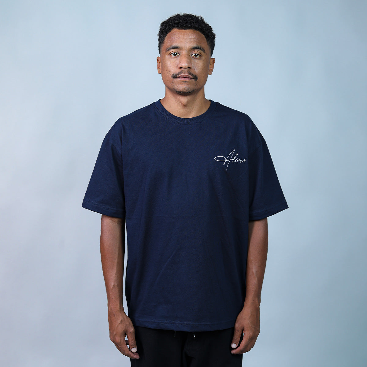 Camiseta Alive Oversized New Signature Azul Marinho
