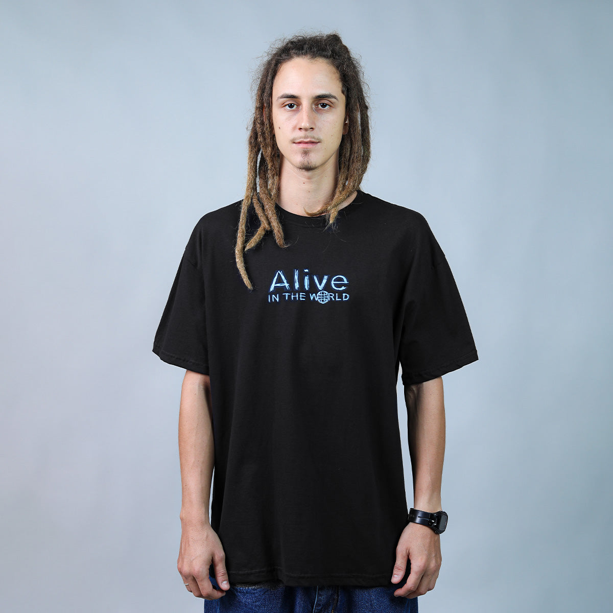 Camiseta Alive In The World Preto
