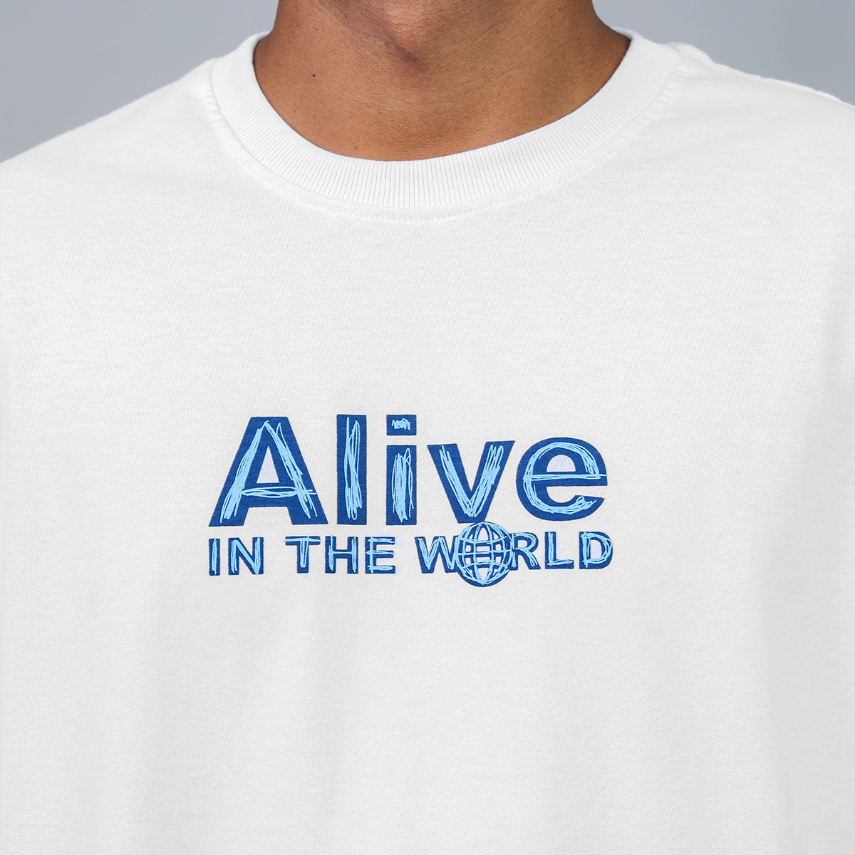Camiseta Alive In The World Branco