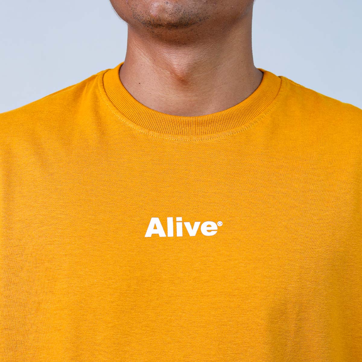 Camiseta Alive Basic Mostarda