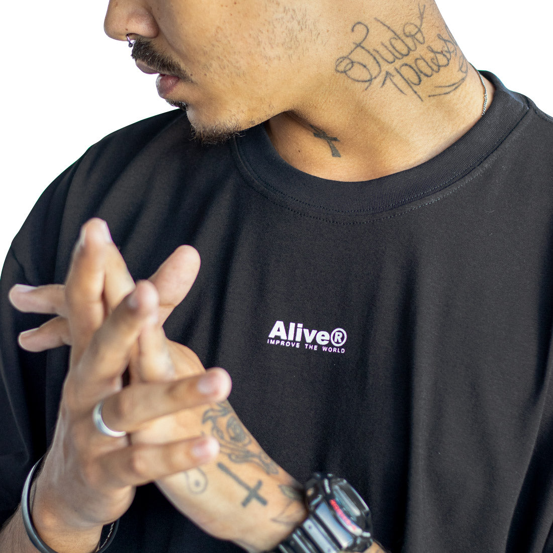 Camiseta Alive Hands Preto