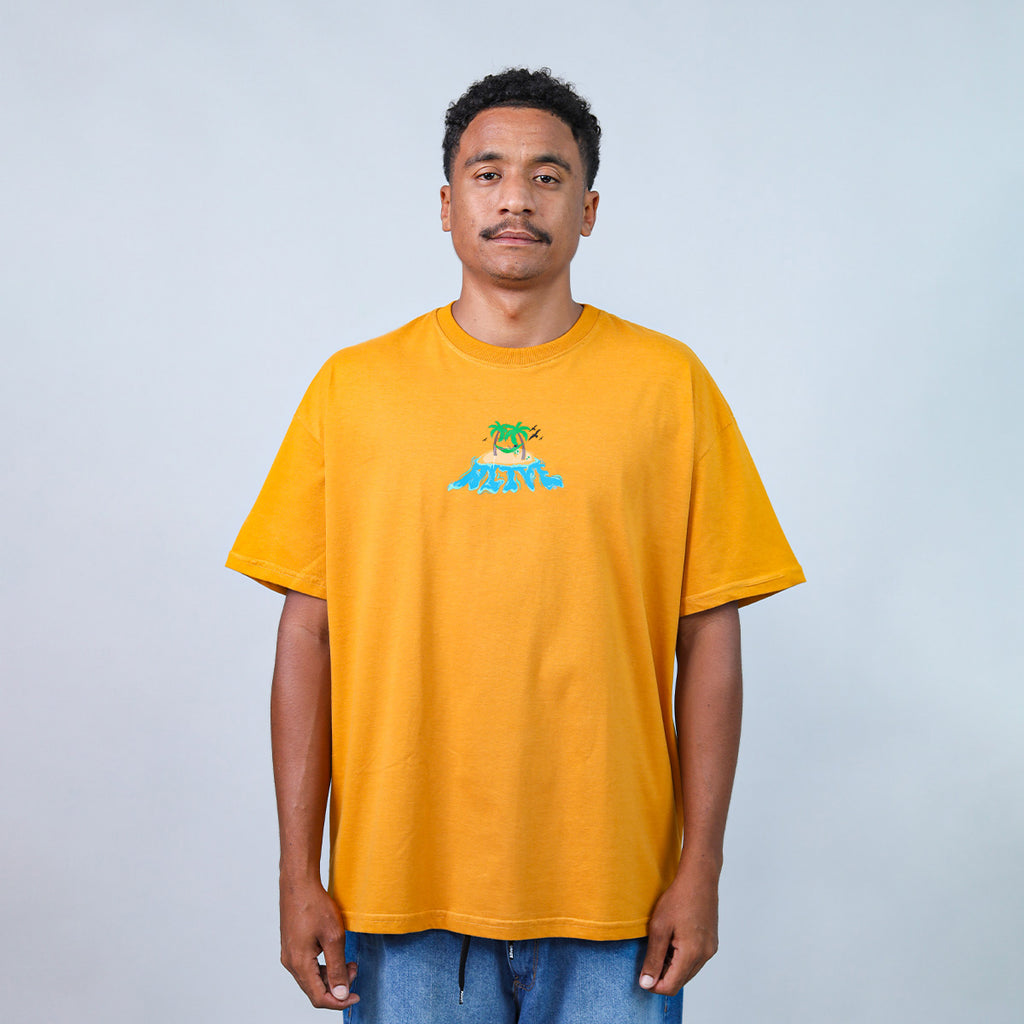 Camiseta Alive Island Mostarda