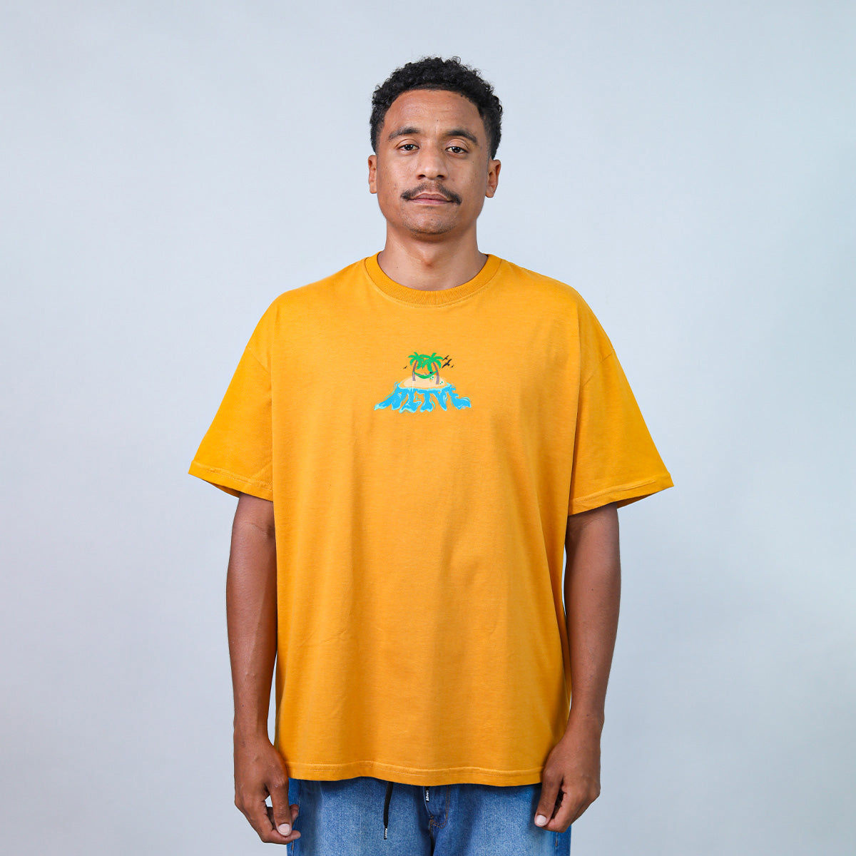 Camiseta Alive Island Mostarda
