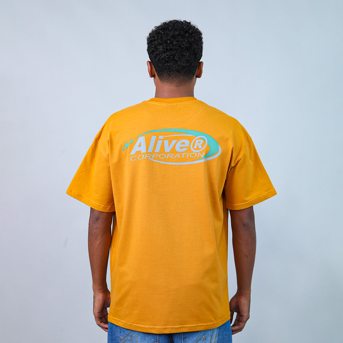 Camiseta Alive New Corporation Mostarda