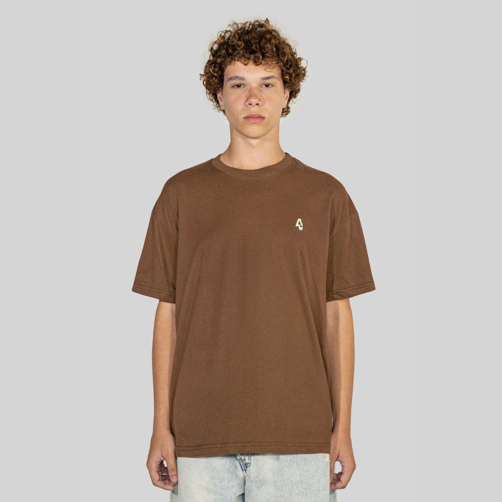 Camiseta Alive Clássica Sample Marrom