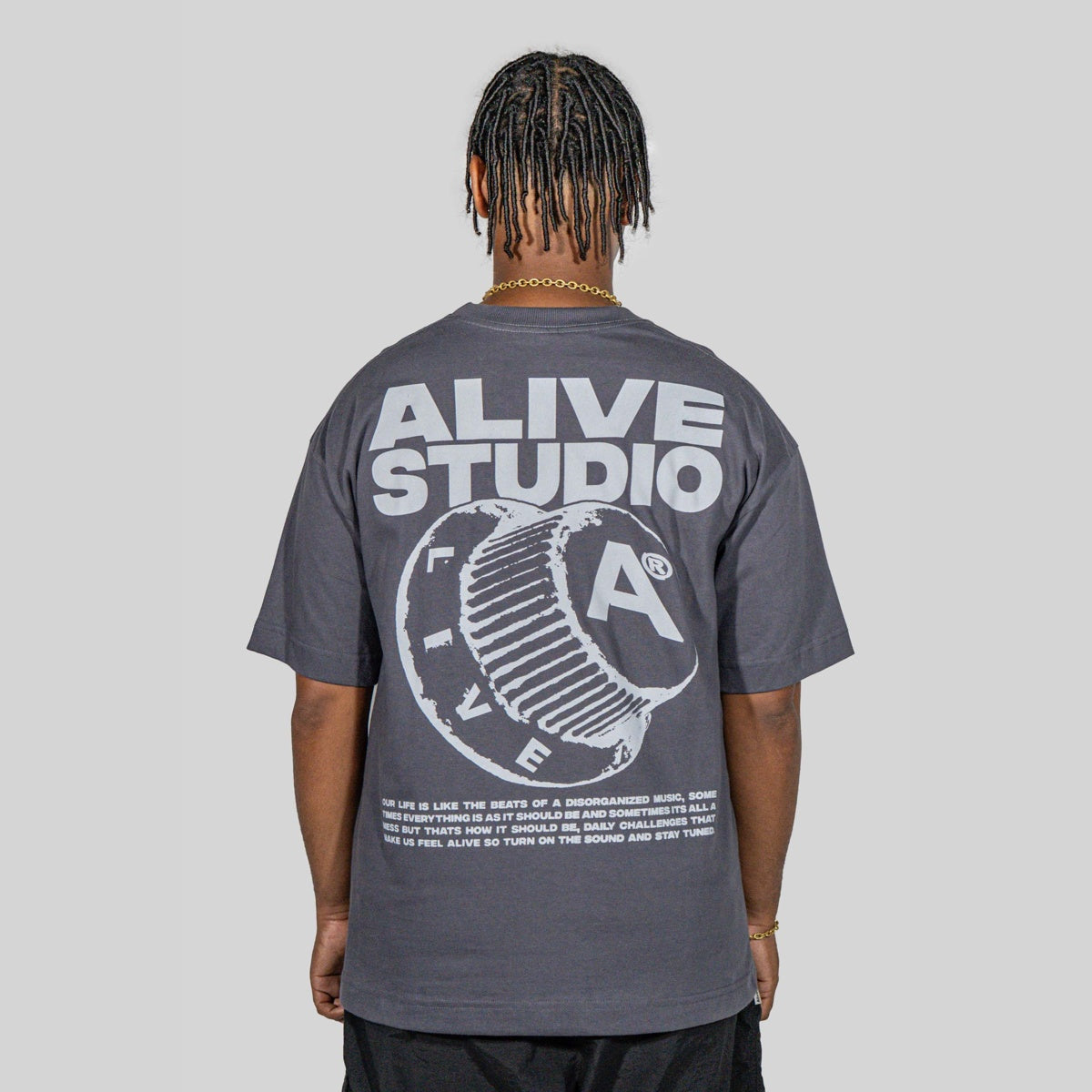 Camiseta Alive Oversized Studio Cinza
