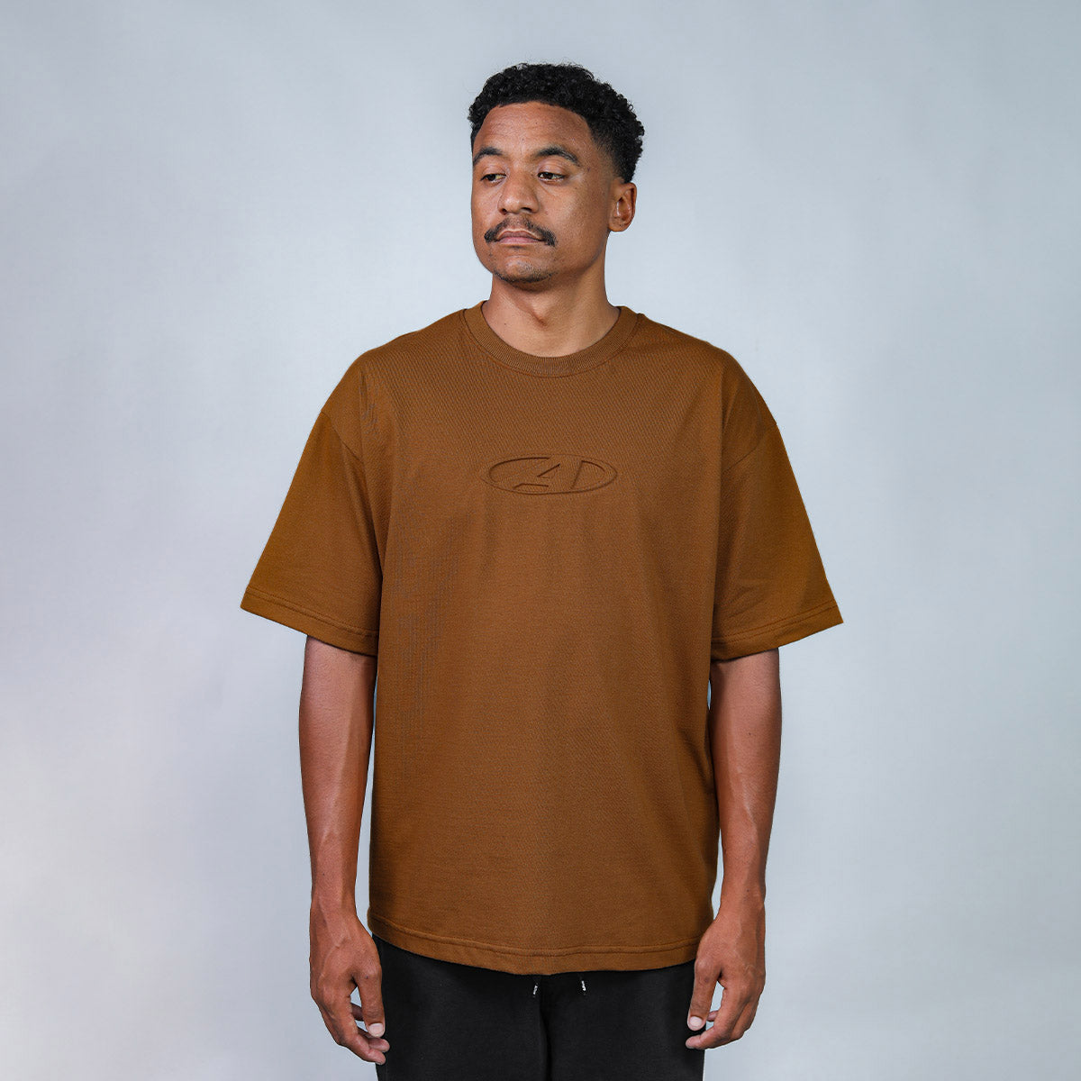 Camiseta Alive Oversized Emboss Marrom