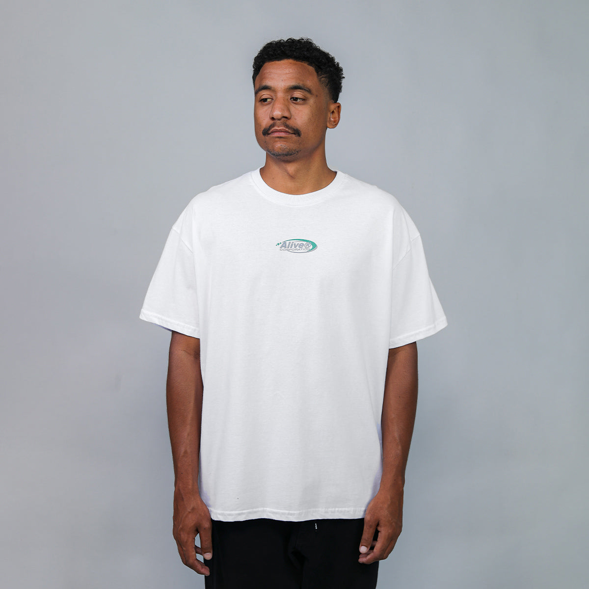 Camiseta Alive New Corporation Branco
