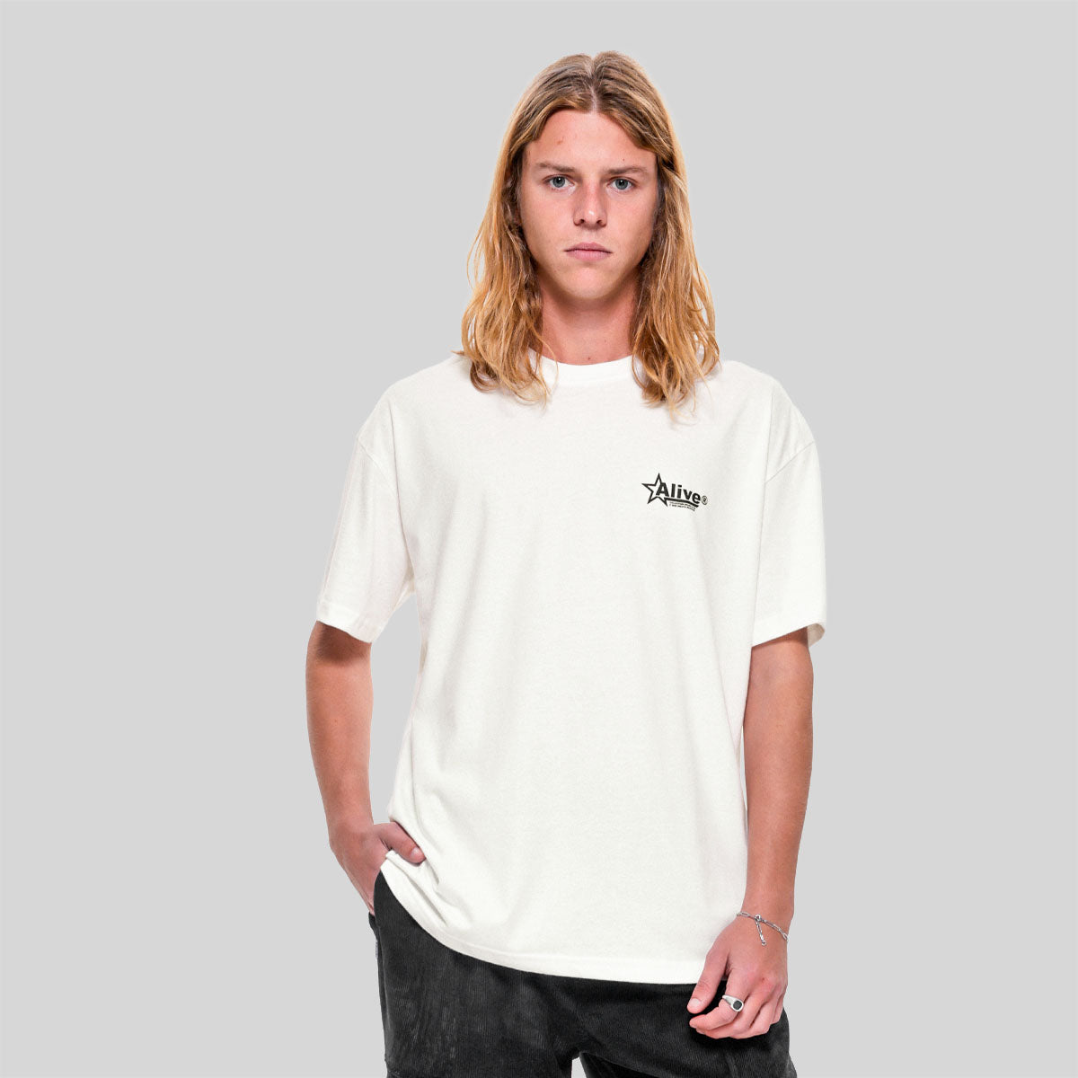 Camiseta Alive Clássica Arrive Off White
