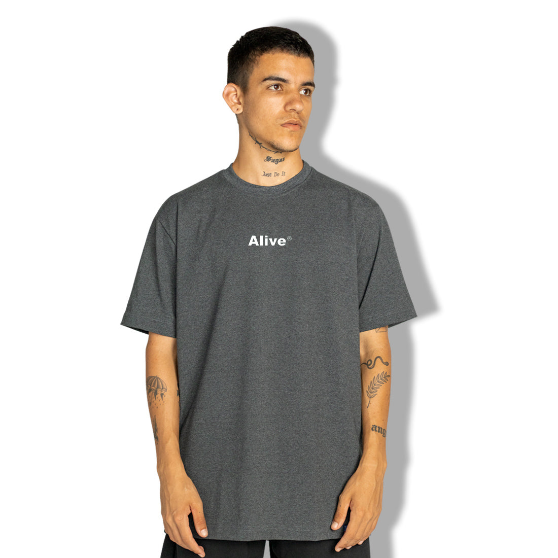 Camiseta Alive Basic Cinza Escuro