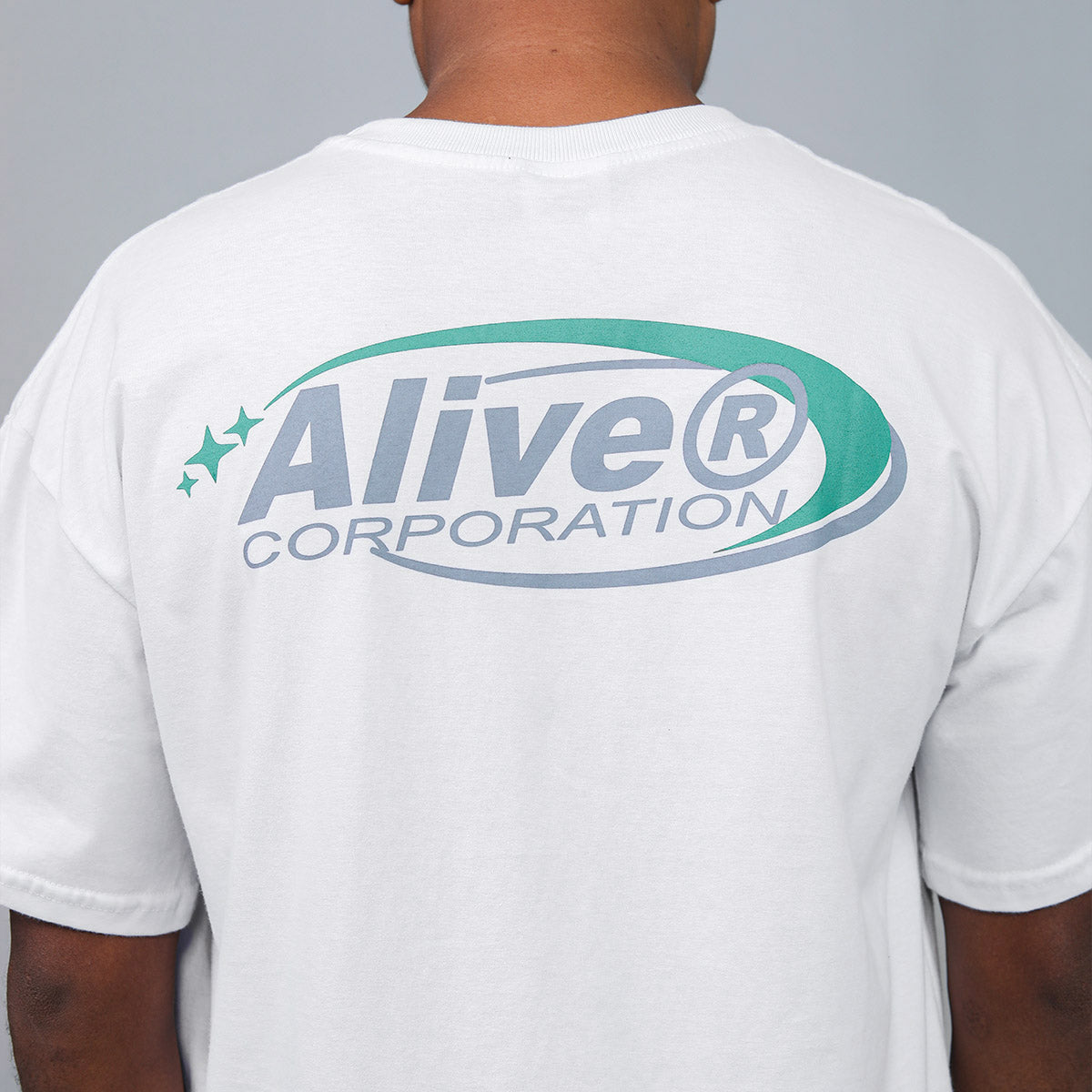 Camiseta Alive New Corporation Branco