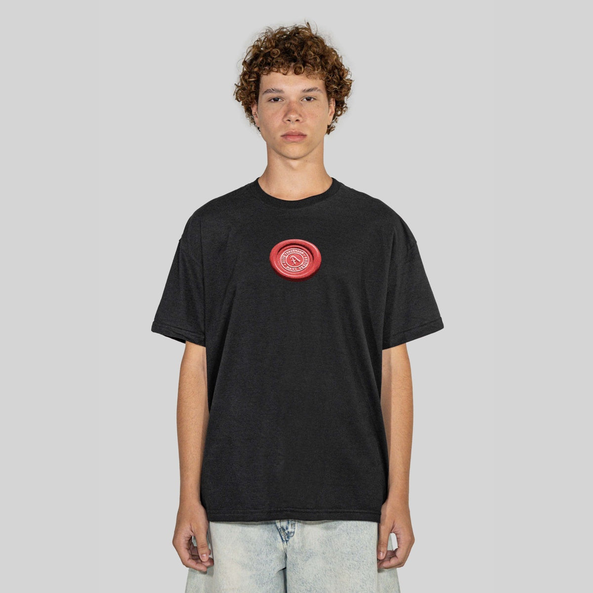 Camiseta Alive Clássica Label Preto