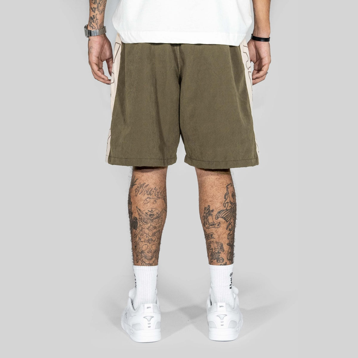Short Alive Tec Range Marrom
