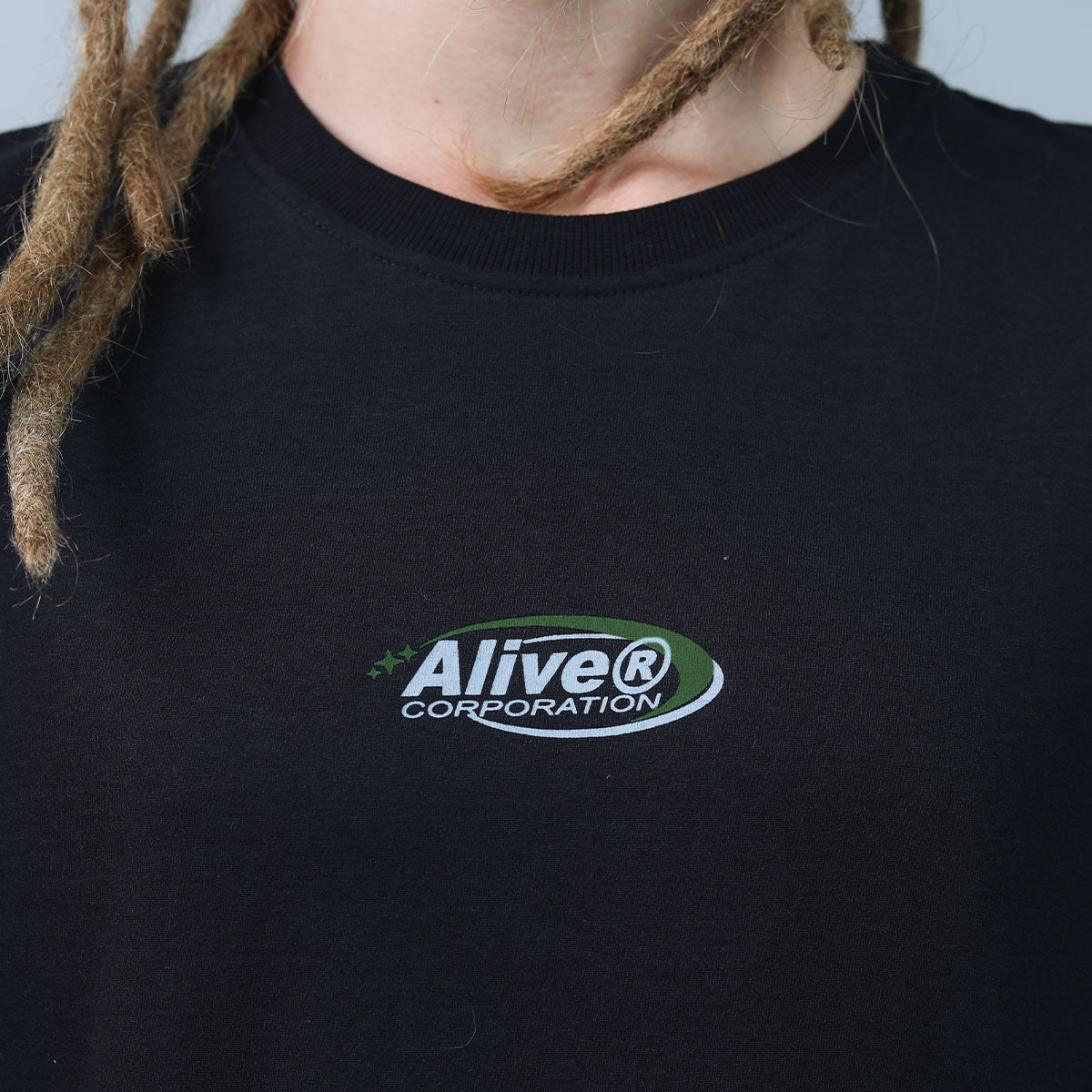 Camiseta Alive New Corporation Preto