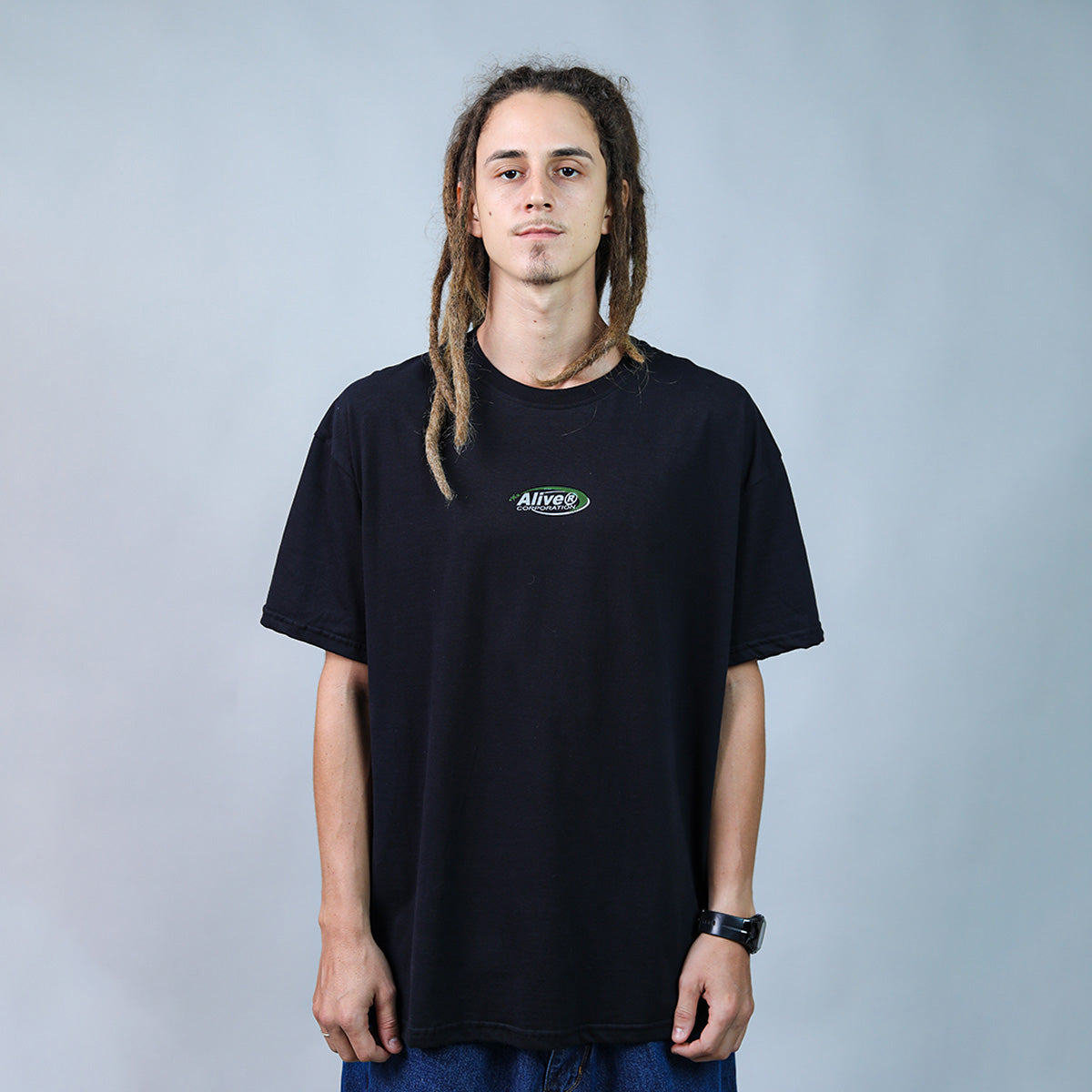 Camiseta Alive New Corporation Preto